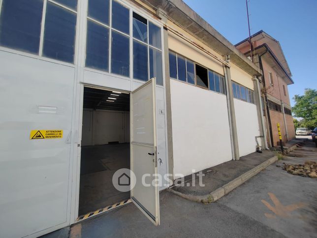 Capannone in commerciale in Via Genova