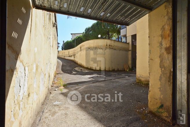 Box/posto auto in residenziale in Via Evangelista Torricelli 9
