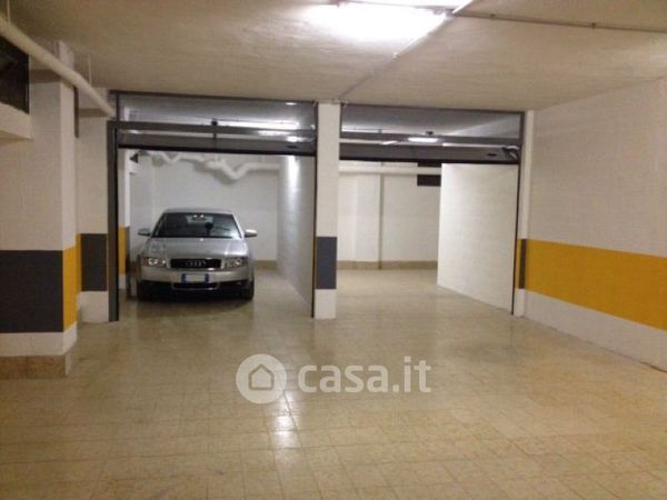 Garage/posto auto in residenziale in Via Giuseppe Missori