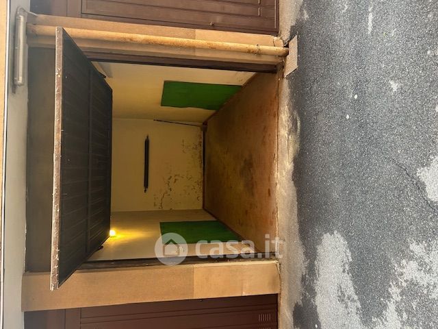 Box/posto auto in residenziale in Via Egadi 5