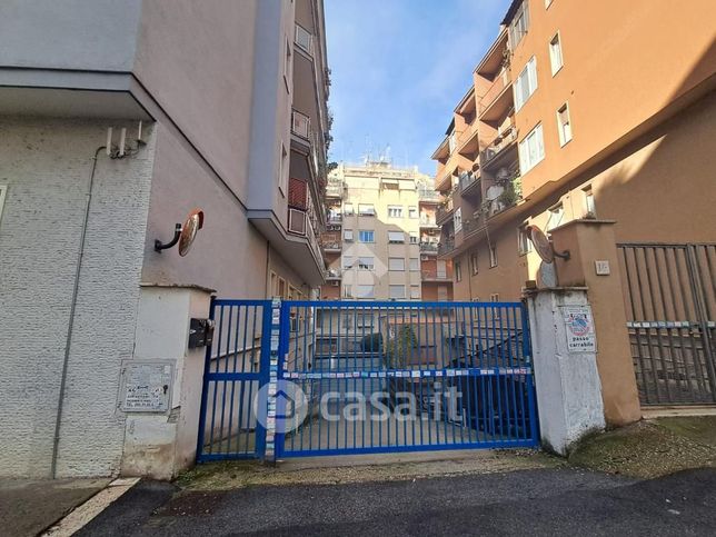 Garage/posto auto in residenziale in Via Val Seriana 16