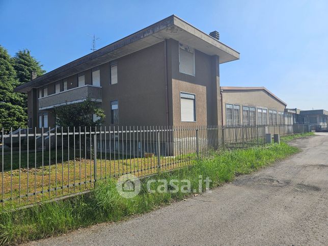 Capannone in commerciale in Via Aspesi Gaetano