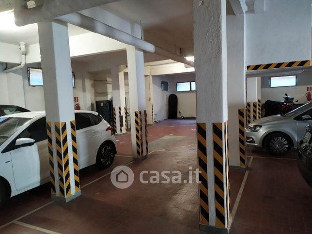 Garage/posto auto in residenziale in Viale Teano