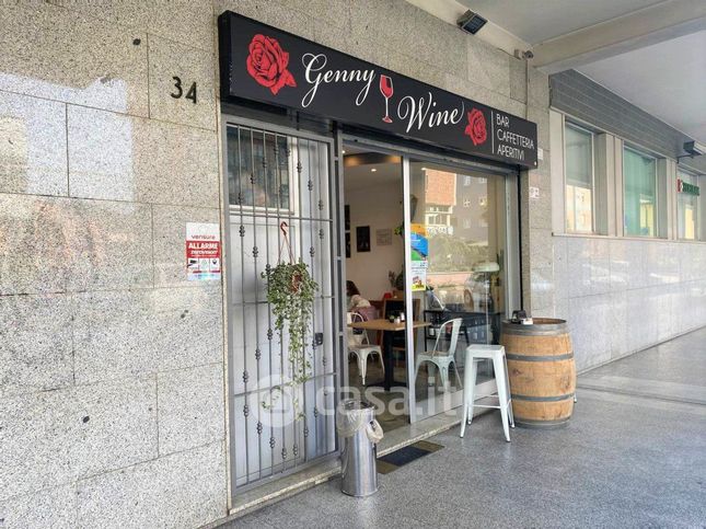 Attività/licenza (con o senza mura) in commerciale in Piazza Alcide de Gasperi 34