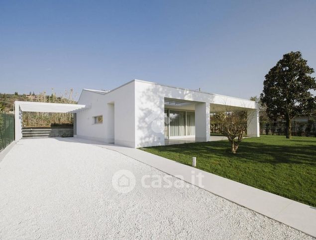 Villa in residenziale in Strada di Creole 1