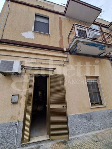 Casa indipendente in residenziale in Via Giulio Cesare 167