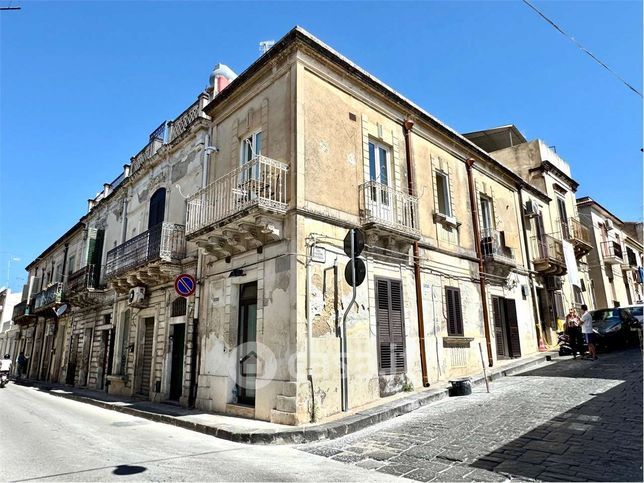 Casa indipendente in residenziale in 