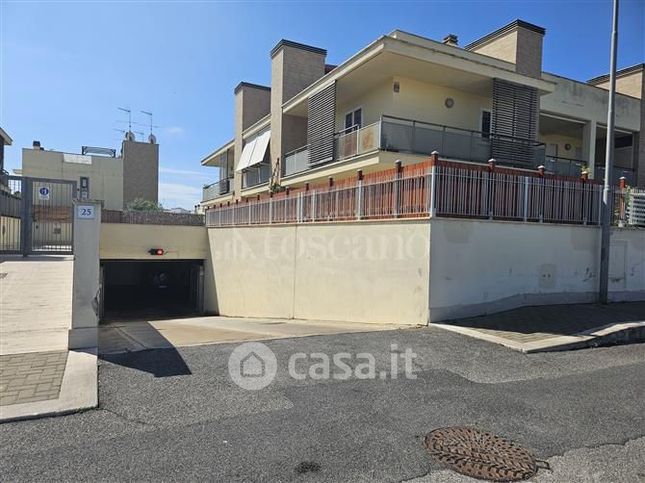 Box/posto auto in residenziale in Viale Adriano