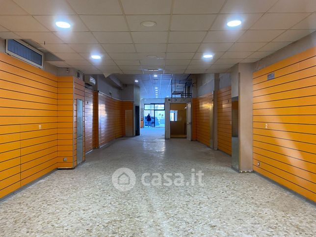 Negozio/locale commerciale in commerciale in Corso Benedetto Croce