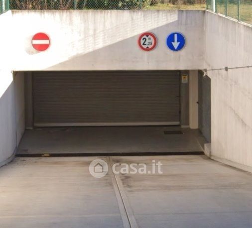 Garage/posto auto in residenziale in Viale dei Platani