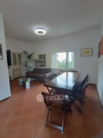 Casa indipendente in residenziale in Via Aurelia 118