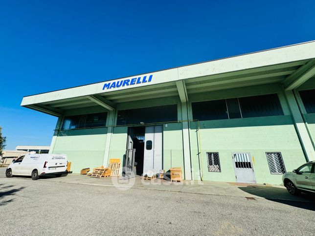 Capannone in commerciale in Via Sandro Pertini