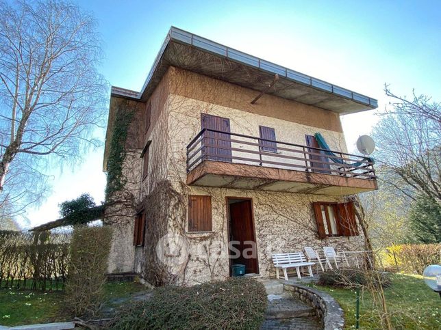 Casa bi/trifamiliare in residenziale in Via Alessandro Volta 73