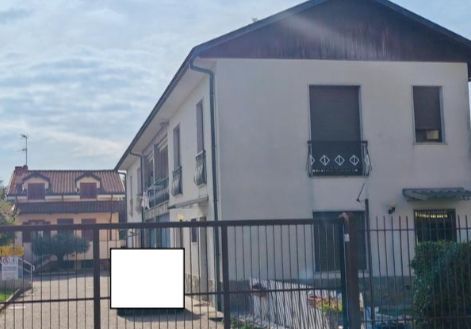 Casa bi/trifamiliare in residenziale in Via Cavour 50