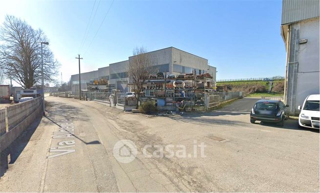 Capannone in commerciale in Via Alberelle 18