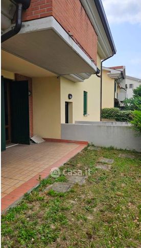 Ufficio in commerciale in Via E. Montale