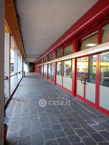 Attivitã /licenza (con o senza mura) in commerciale in Via Raffaello Sanzio 2