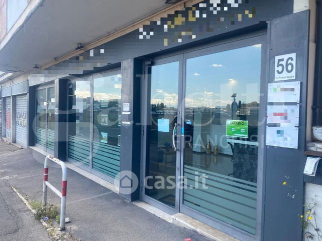 Negozio/locale commerciale in commerciale in Via Pontina Vecchia