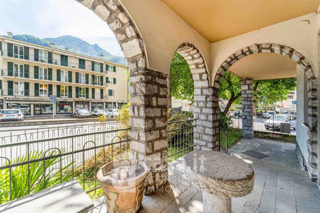 Casa indipendente in residenziale in Viale Maloggia 1