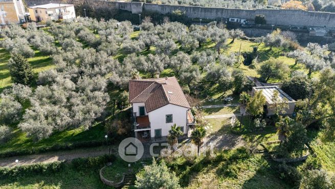 Villa in residenziale in Via Leonardo Da Vinci