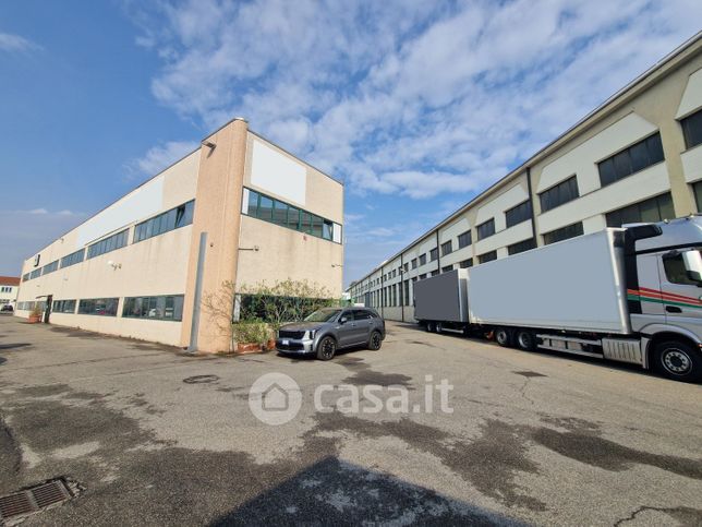 Capannone in commerciale in Via Tommaso Edison 209