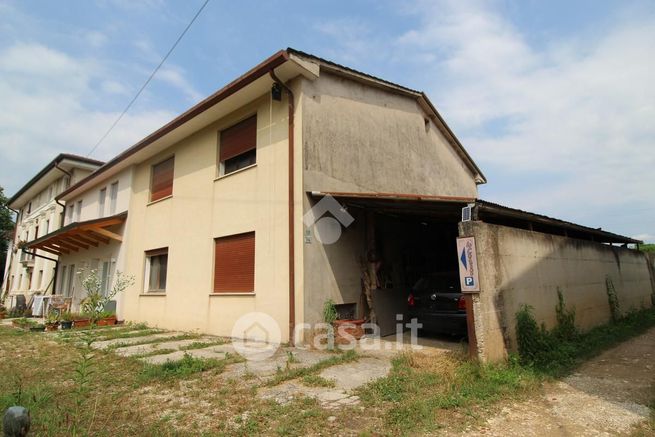 Casa indipendente in residenziale in Via Monte Pasubio 114