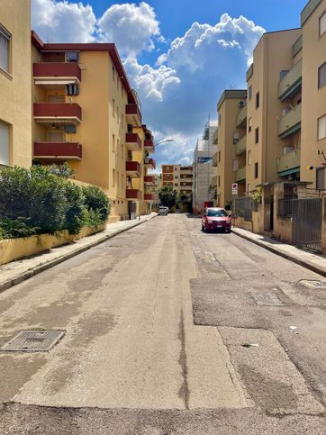 Box/posto auto in residenziale in Via Spargi 4