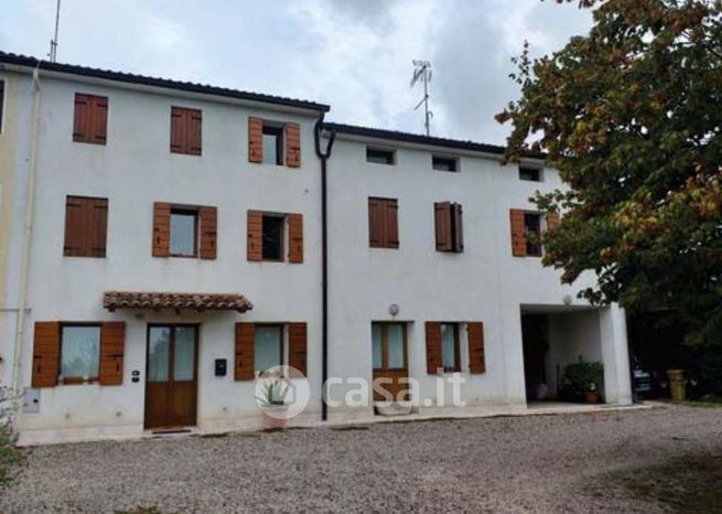 Casa bi/trifamiliare in residenziale in Via Pianale 62