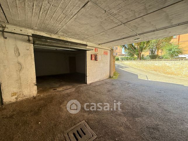 Box/posto auto in residenziale in Via Giovanni Boccaccio 33