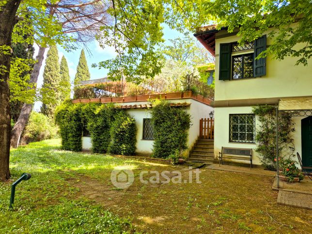 Villa in residenziale in Via di Monte Rosso
