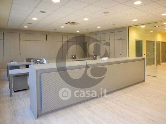Ufficio in commerciale in Via Europa