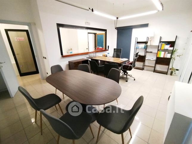Ufficio in commerciale in 