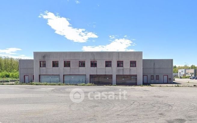 Capannone in commerciale in Via Caio Mario