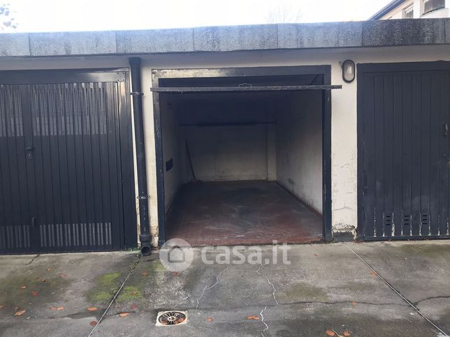 Garage/posto auto in residenziale in Via Vittor Pisani 14