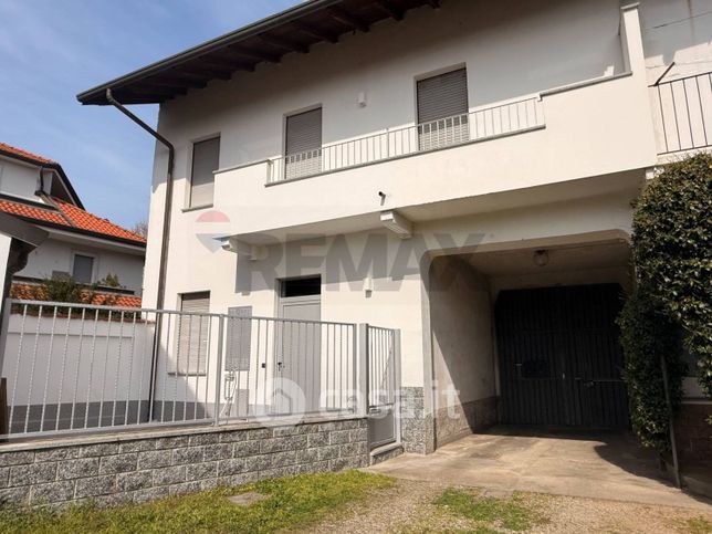 Casa bi/trifamiliare in residenziale in Via Asilo 13
