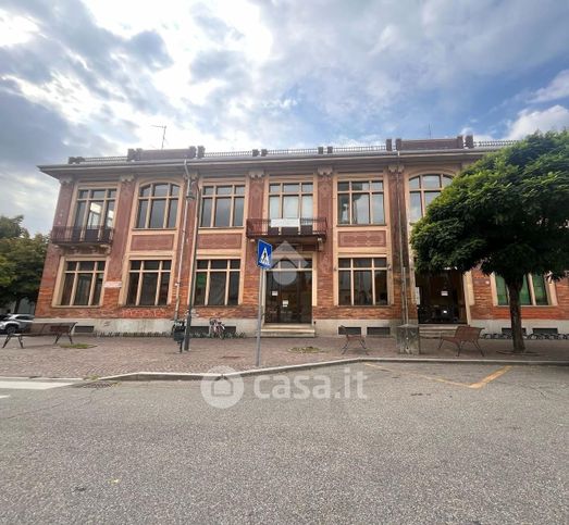 Capannone in commerciale in Piazza San Giuseppe 12