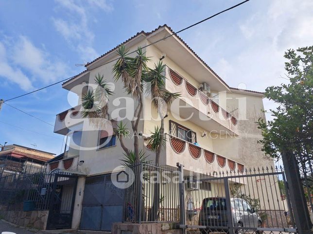 Appartamento in residenziale in Via Giovenale 1