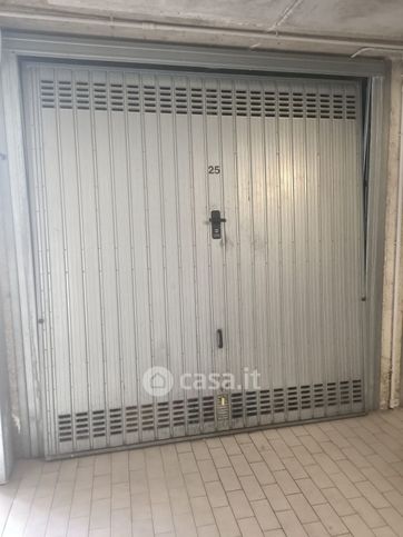 Box/posto auto in residenziale in Via Amilcare Bonomi 9