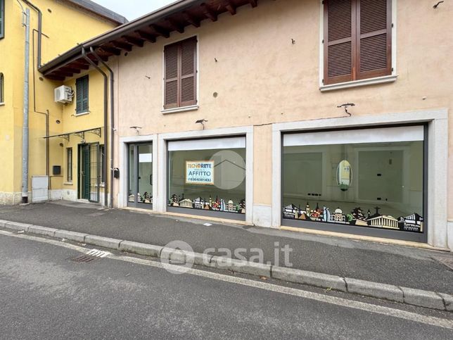 Ufficio in commerciale in Via Castello