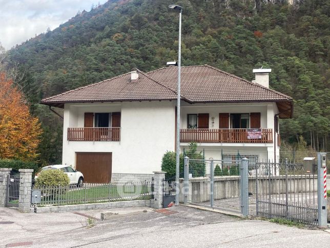 Casa indipendente in residenziale in Via Pinzolo 74  C