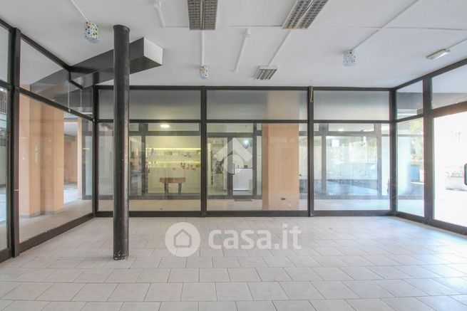 Ufficio in commerciale in Via Daniele Manin
