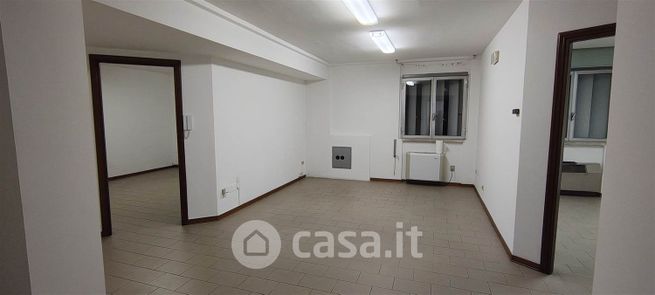 Ufficio in commerciale in 