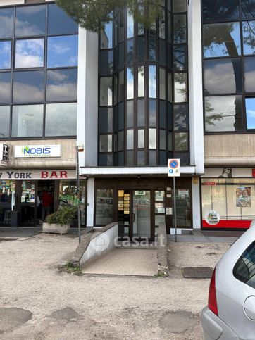 Ufficio in commerciale in Viale IV Novembre 25