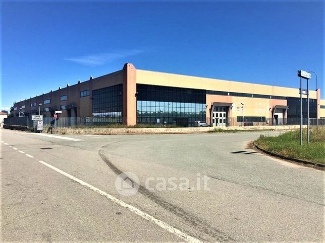 Capannone in commerciale in Via Monte Bianco