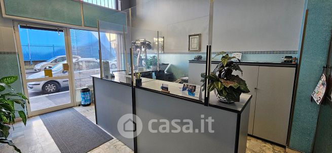 Negozio/locale commerciale in commerciale in Via Enrico Dandolo