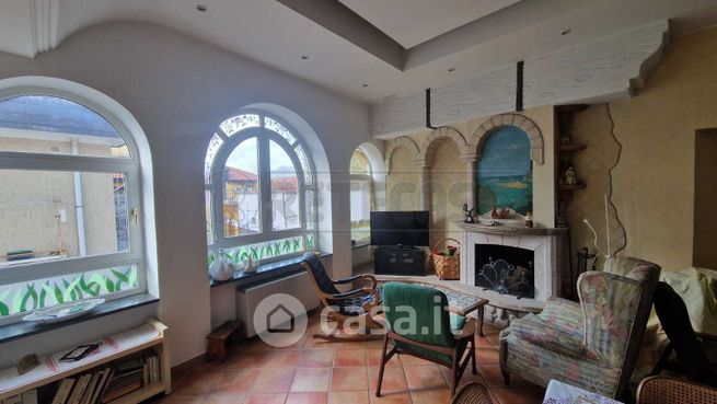 Casa bi/trifamiliare in residenziale in