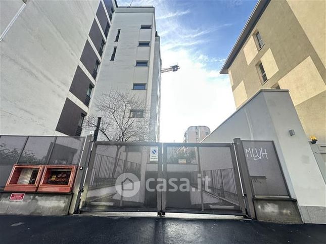 Garage/posto auto in residenziale in Via Savona