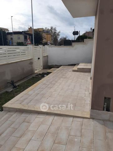 Casa bi/trifamiliare in residenziale in 