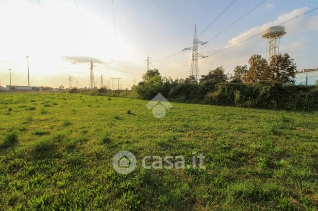 Terreno agricolo in commerciale in Viale Lombardia