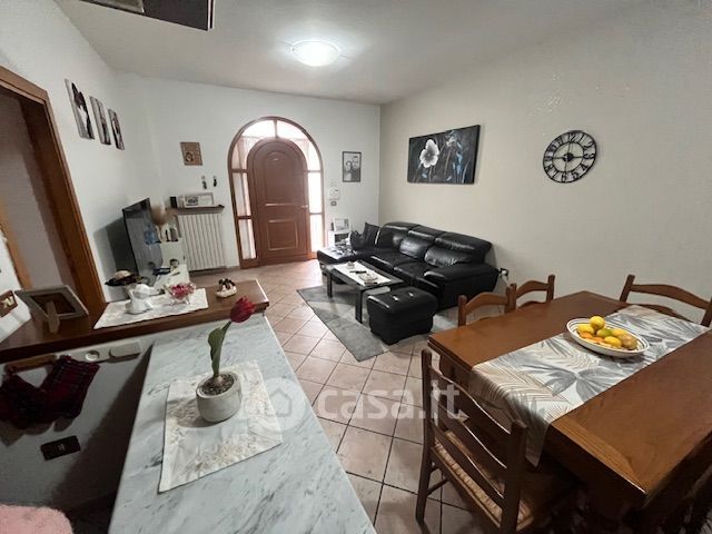 Casa indipendente in residenziale in Via Ticino